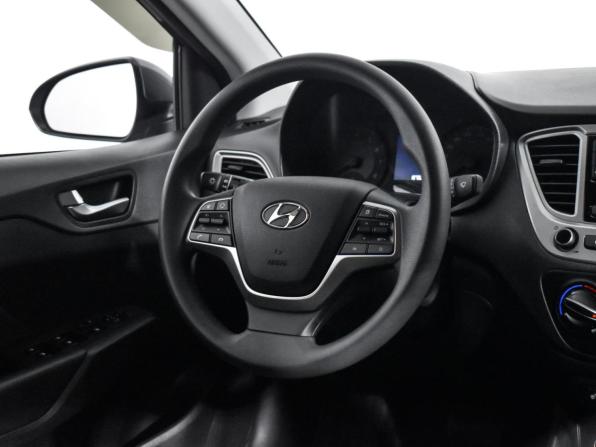 Hyundai Solaris II Рестайлинг с пробегом 2021 года, цена 1 655 000 рублей, 19500 км, седан, Автокод Объявления