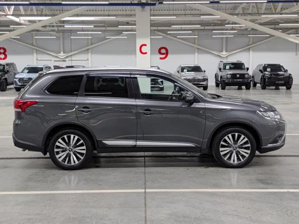 Mitsubishi Outlander III Рестайлинг 3 с пробегом 2020 года, цена 2 370 000 рублей, 70700 км, внедорожник, Автокод Объявления