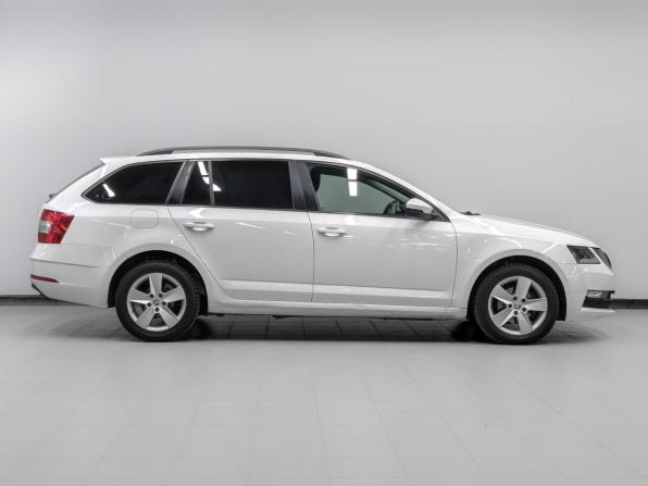 Skoda Octavia III (A7) Рестайлинг с пробегом 2017 года, цена 1 415 000 рублей, 206189 км, универсал, Автокод Объявления