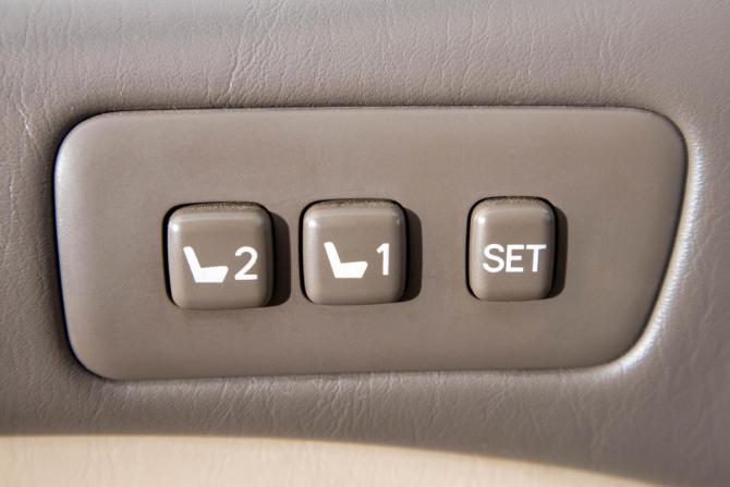Lexus LX II Рестайлинг с пробегом 2004 года, цена 2 149 000 рублей, 250000 км, внедорожник, Автокод Объявления