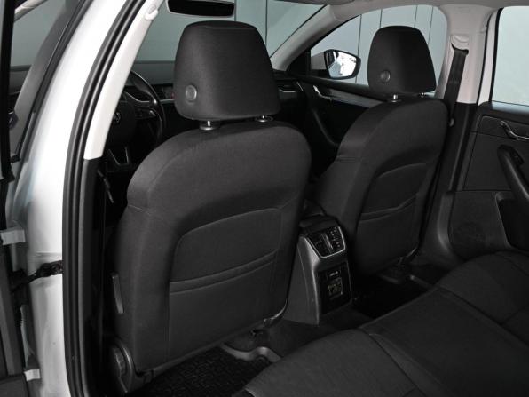 Skoda Octavia III (A7) Рестайлинг с пробегом 2017 года, цена 1 819 000 рублей, 302457 км, универсал, Автокод Объявления