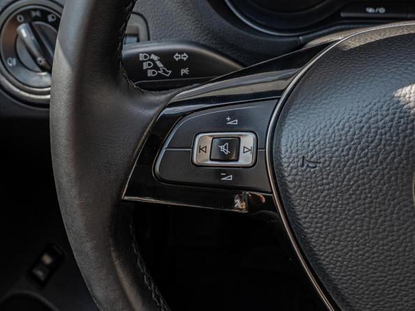 Volkswagen Polo V Рестайлинг с пробегом 2019 года, цена 1 370 000 рублей, 88756 км, седан, Автокод Объявления