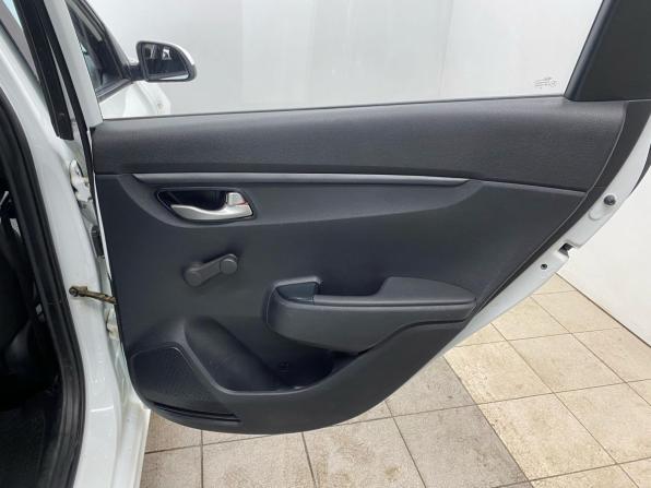 Kia Rio IV с пробегом 2018 года, цена 899 000 рублей, 215000 км, седан, Автокод Объявления