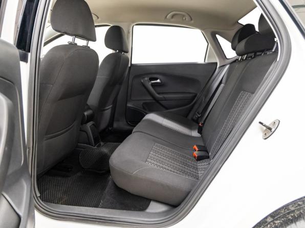 Volkswagen Polo V Рестайлинг с пробегом 2016 года, цена 1 081 000 рублей, 88000 км, седан, Автокод Объявления