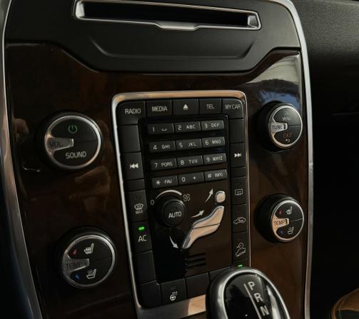 Volvo XC70 II Рестайлинг с пробегом 2013 года, цена 1 790 000 рублей, 267895 км, универсал, Автокод Объявления