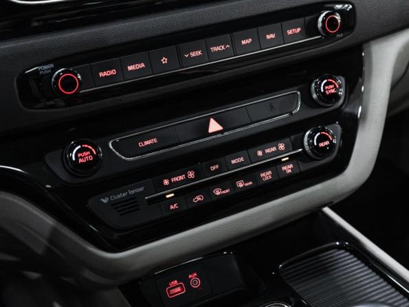 Kia Carnival III с пробегом 2017 года, цена 2 499 000 рублей, 158575 км, минивэн, Автокод Объявления