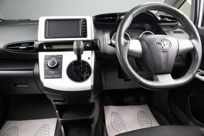 Toyota Wish II Рестайлинг с пробегом 2015 года, цена 1 899 000 рублей, 69840 км, минивэн, Автокод Объявления