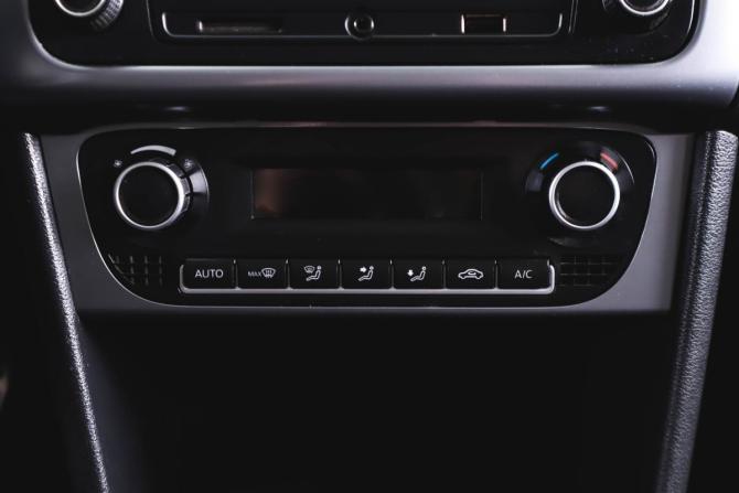 Volkswagen Polo V Рестайлинг с пробегом 2016 года, цена 1 029 000 рублей, 134000 км, седан, Автокод Объявления