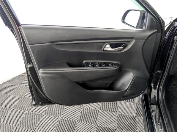 Kia Rio IV Рестайлинг с пробегом 2021 года, цена 1 680 000 рублей, 103956 км, хэтчбек, Автокод Объявления