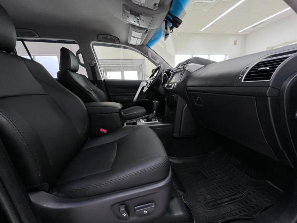 Toyota Land Cruiser Prado 150 Series Рестайлинг 1 с пробегом 2016 года, цена 3 940 000 рублей, 189161 км, внедорожник, Автокод Объявления