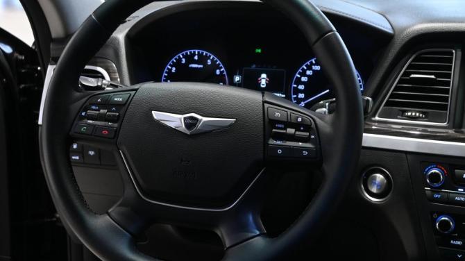 Hyundai Genesis II с пробегом 2016 года, цена 1 800 000 рублей, 238000 км, седан, Автокод Объявления