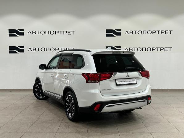 Mitsubishi Outlander III Рестайлинг 3 с пробегом 2021 года, цена 2 259 000 рублей, 105672 км, внедорожник, Автокод Объявления