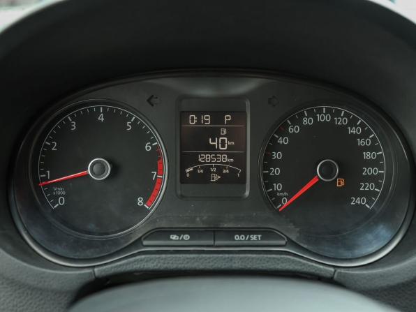 Volkswagen Polo V Рестайлинг с пробегом 2017 года, цена 949 000 рублей, 128537 км, седан, Автокод Объявления