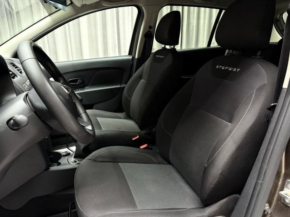 Renault Sandero II Рестайлинг с пробегом 2019 года, цена 1 299 000 рублей, 43000 км, хэтчбек, Автокод Объявления