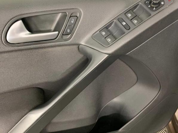 Volkswagen Tiguan I Рестайлинг с пробегом 2015 года, цена 1 355 000 рублей, 158288 км, внедорожник, Автокод Объявления