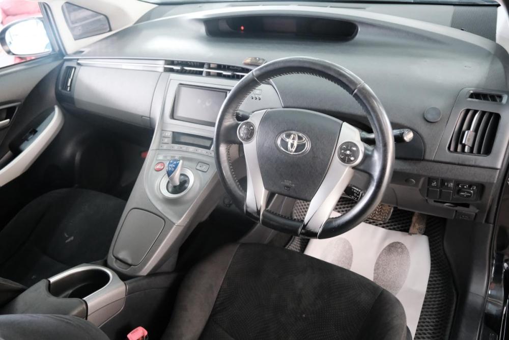 Toyota Prius III Рестайлинг (XW30) Омск  - изображение 11