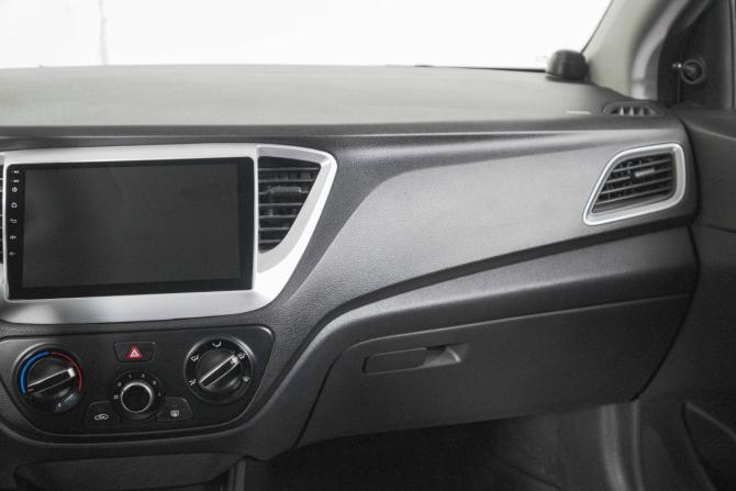 Hyundai Solaris II с пробегом 2017 года, цена 999 000 рублей, 218300 км, седан, Автокод Объявления