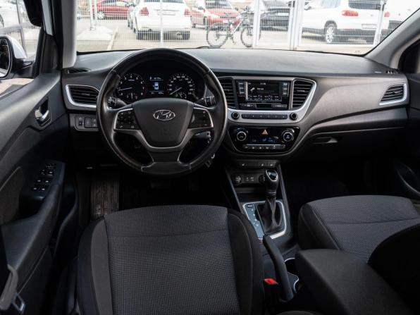 Hyundai Solaris II с пробегом 2018 года, цена 1 690 000 рублей, 7599 км, седан, Автокод Объявления