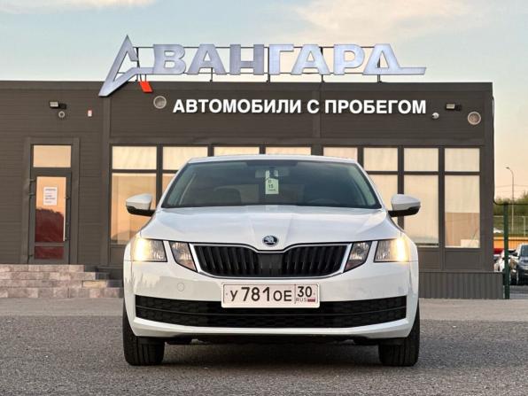 Skoda Octavia III (A7) Рестайлинг с пробегом 2017 года, цена 1 330 000 рублей, 171500 км, лифтбек, Автокод Объявления