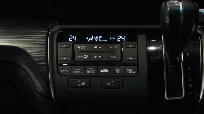 Honda Stepwgn V с пробегом 2016 года, цена 1 879 000 рублей, 132347 км, минивэн, Автокод Объявления