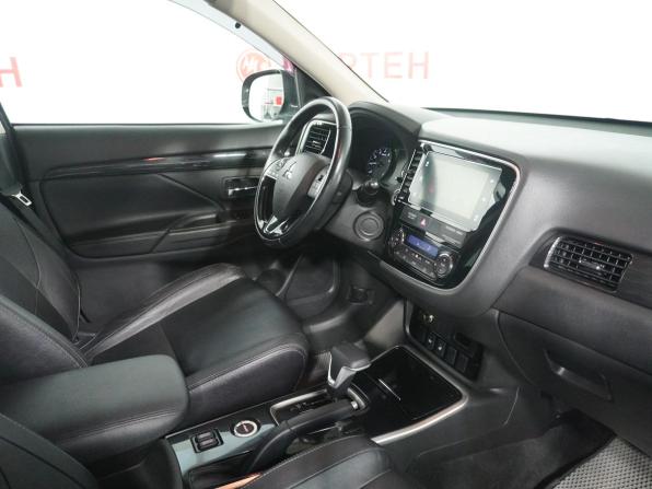 Mitsubishi Outlander III Рестайлинг 2 с пробегом 2017 года, цена 1 995 000 рублей, 130250 км, внедорожник, Автокод Объявления