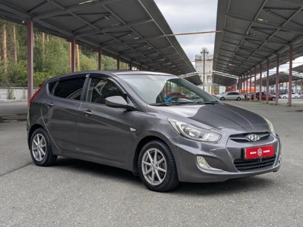 Hyundai Solaris I с пробегом 2012 года, цена 659 900 рублей, 200000 км, хэтчбек, Автокод Объявления