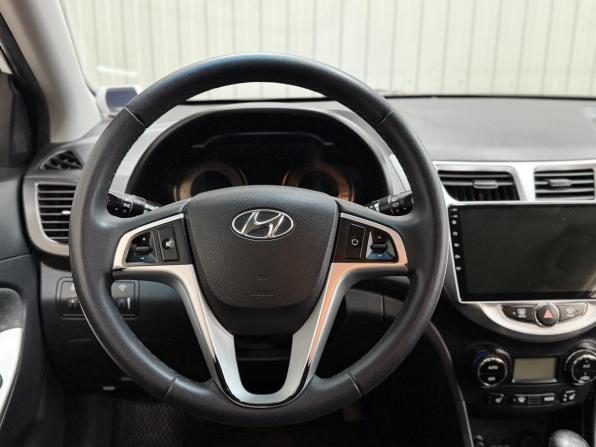 Hyundai Solaris I с пробегом 2012 года, цена 860 000 рублей, 215304 км, хэтчбек, Автокод Объявления