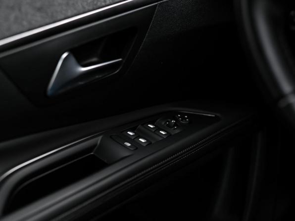 Peugeot 5008 II с пробегом 2018 года, цена 1 990 000 рублей, 63138 км, внедорожник, Автокод Объявления