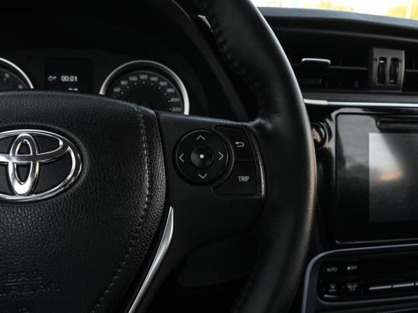 Toyota Corolla XI (E160 E170 E180) Рестайлинг 1 с пробегом 2018 года, цена 1 575 000 рублей, 97073 км, седан, Автокод Объявления