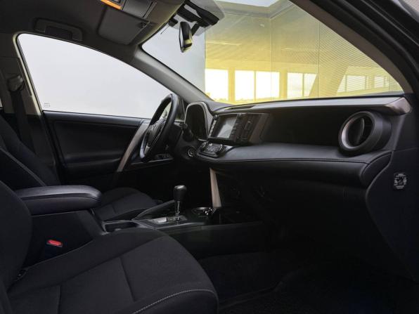 Toyota RAV4 IV (XA40) Рестайлинг с пробегом 2017 года, цена 2 450 000 рублей, 175073 км, внедорожник, Автокод Объявления