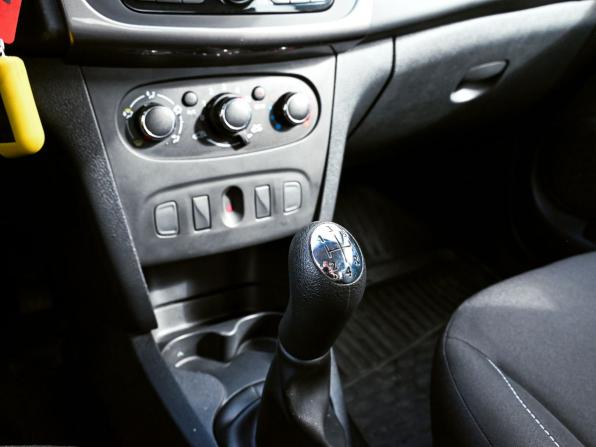 Renault Logan II Рестайлинг с пробегом 2019 года, цена 1 020 000 рублей, 93208 км, седан, Автокод Объявления