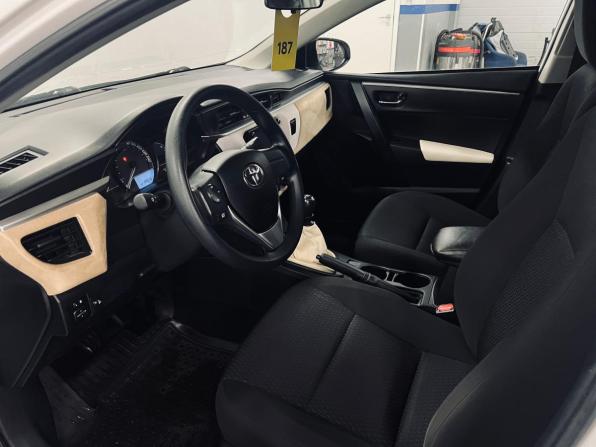 Toyota Corolla XI (E160 E170 E180) с пробегом 2014 года, цена 1 030 000 рублей, 180000 км, седан, Автокод Объявления