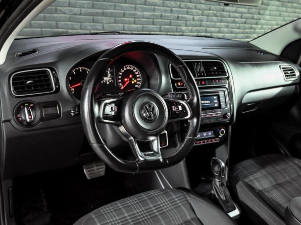 Volkswagen Polo V Рестайлинг с пробегом 2017 года, цена 1 230 000 рублей, 180932 км, седан, Автокод Объявления