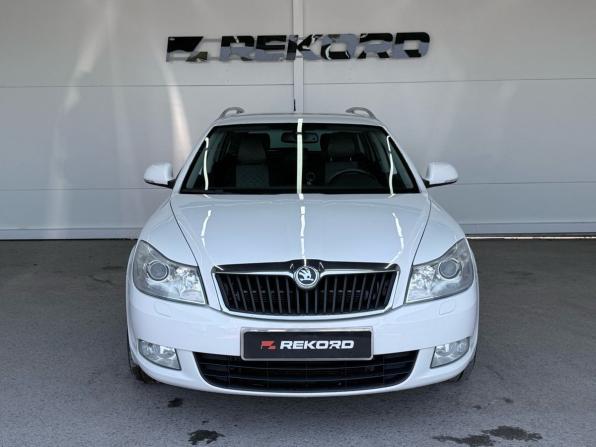 Skoda Octavia II (A5) Рестайлинг с пробегом 2009 года, цена 889 000 рублей, 236544 км, универсал, Автокод Объявления