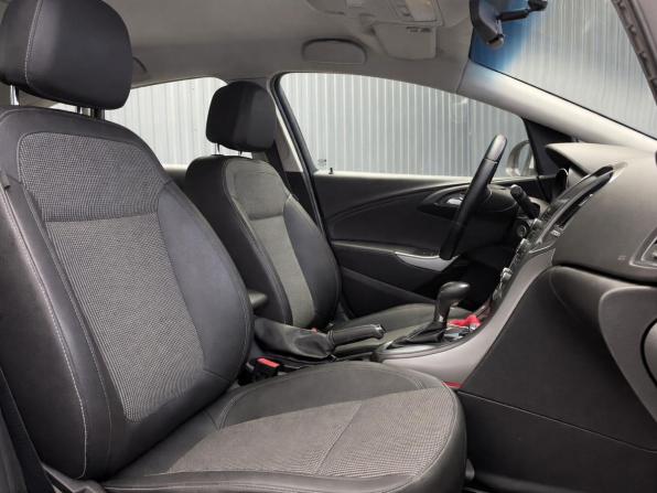 Opel Astra J с пробегом 2012 года, цена 747 000 рублей, 171695 км, хэтчбек, Автокод Объявления