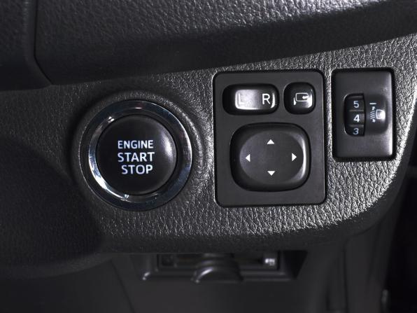 Toyota Vitz III (XP130) Рестайлинг 2 с пробегом 2017 года, цена 894 995 рублей, 150494 км, хэтчбек, Автокод Объявления