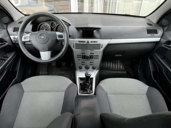 Opel Astra H Рестайлинг с пробегом 2012 года, цена 615 000 рублей, 220000 км, седан, Автокод Объявления