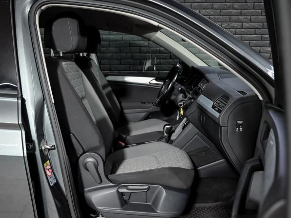 Volkswagen Tiguan II Рестайлинг с пробегом 2021 года, цена 2 790 000 рублей, 89423 км, внедорожник, Автокод Объявления