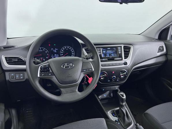 Hyundai Solaris II Рестайлинг с пробегом 2022 года, цена 1 785 000 рублей, 12832 км, седан, Автокод Объявления