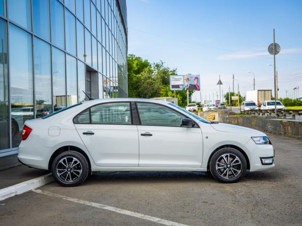 Skoda Rapid I Рестайлинг с пробегом 2017 года, цена 1 048 000 рублей, 229622 км, лифтбек, Автокод Объявления