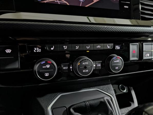 Volkswagen Multivan T6 Рестайлинг с пробегом 2021 года, цена 6 360 000 рублей, 97953 км, минивэн, Автокод Объявления