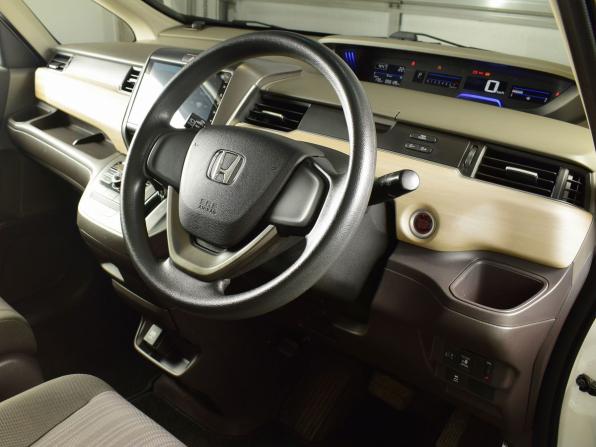 Honda Freed II с пробегом 2018 года, цена 1 344 995 рублей, 56125 км, компактвэн, Автокод Объявления