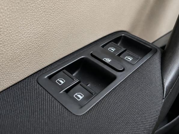 Volkswagen Polo V Рестайлинг с пробегом 2018 года, цена 1 369 000 рублей, 115100 км, седан, Автокод Объявления