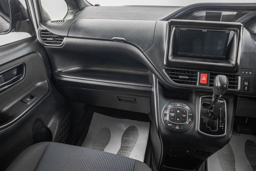 Toyota Voxy III (R80) Рестайлинг Барнаул  - изображение 21