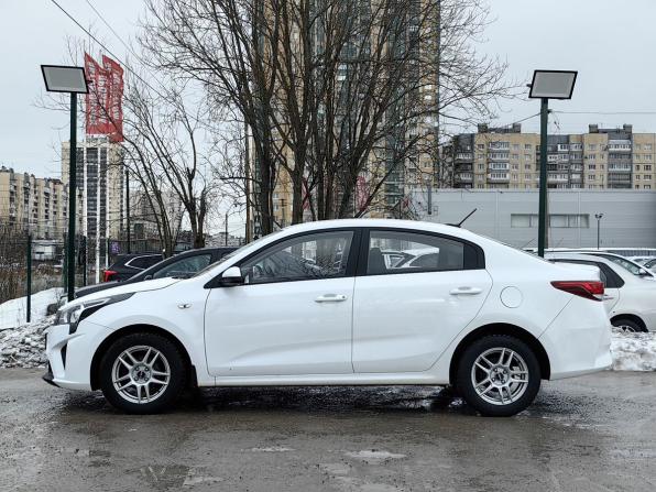 Kia Rio IV Рестайлинг с пробегом 2021 года, цена 1 229 000 рублей, 92686 км, седан, Автокод Объявления