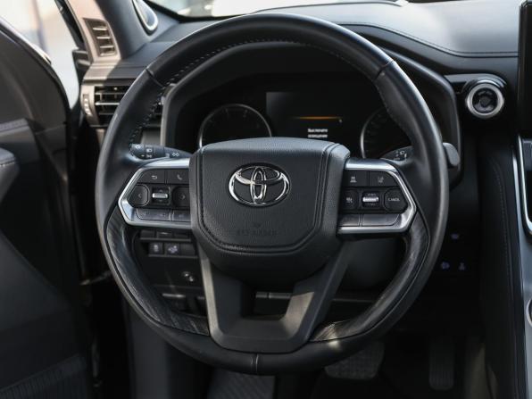 Toyota Land Cruiser 300 Series с пробегом 2024 года, цена 12 498 000 рублей, 56001 км, внедорожник, Автокод Объявления