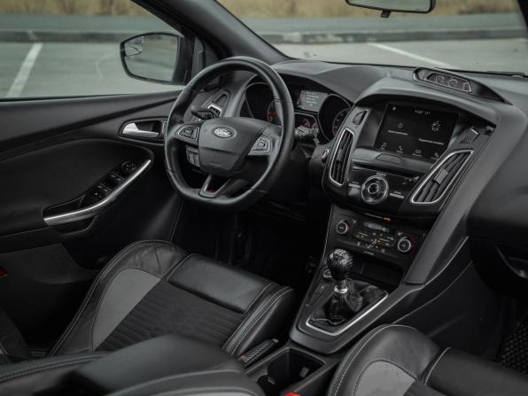 Ford Focus ST III Рестайлинг с пробегом 2018 года, цена 1 875 000 рублей, 16500 км, хэтчбек, Автокод Объявления