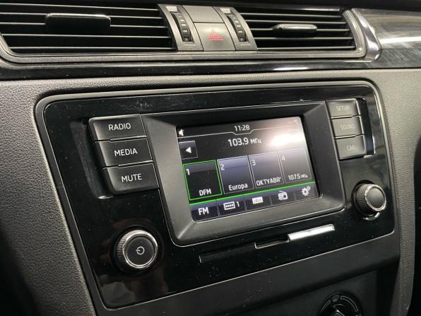 Skoda Rapid I с пробегом 2015 года, цена 890 000 рублей, 176991 км, лифтбек, Автокод Объявления
