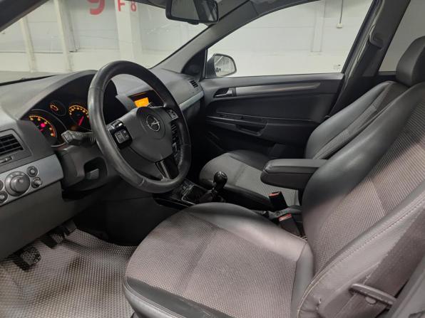 Opel Astra H Рестайлинг с пробегом 2012 года, цена 495 000 рублей, 202405 км, седан, Автокод Объявления