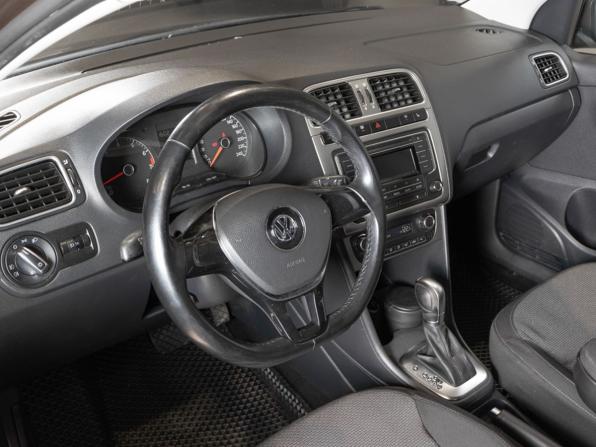 Volkswagen Polo V Рестайлинг с пробегом 2016 года, цена 1 135 000 рублей, 120888 км, седан, Автокод Объявления